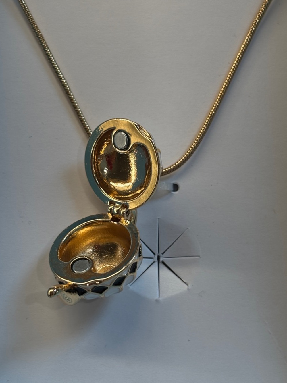 NIB True to Form Teapot Locket Pendant Necklace on gold chain - Picture 3 of 7